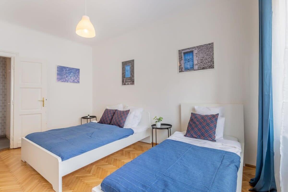 Home Away From Home In The Center Budapest Eksteriør billede