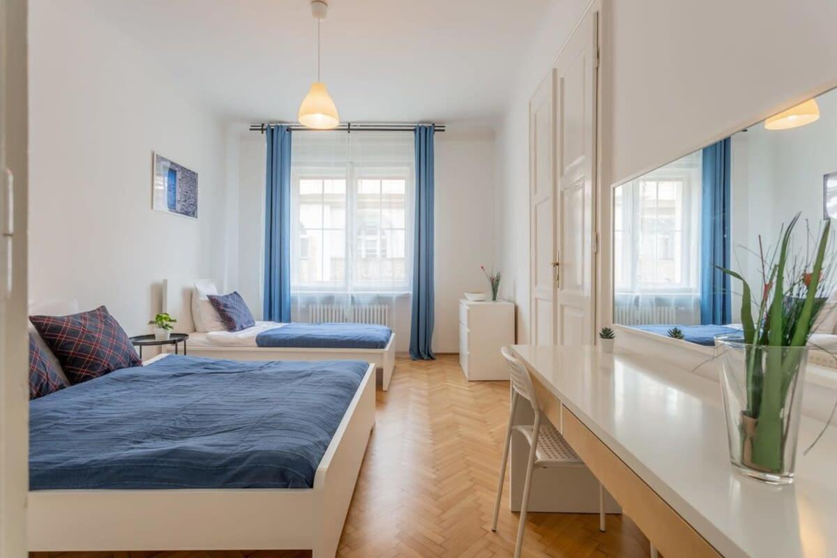 Home Away From Home In The Center Budapest Eksteriør billede